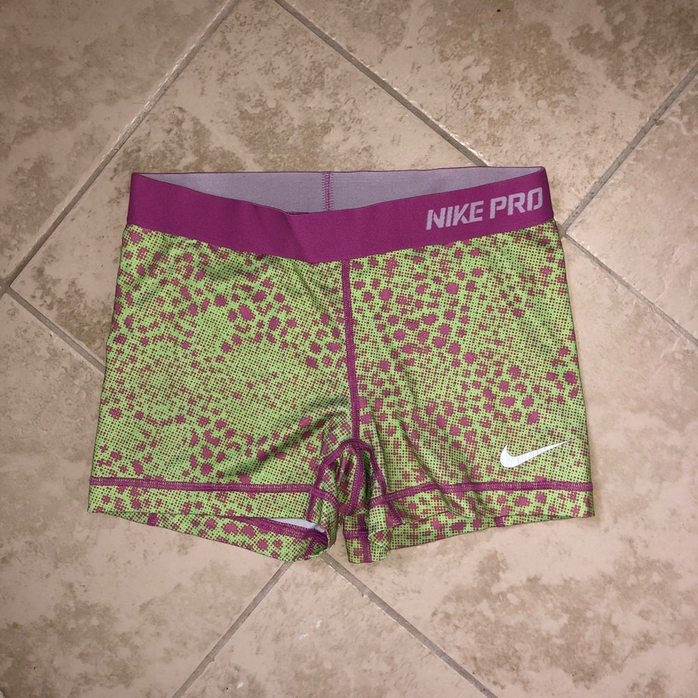nike pro size small